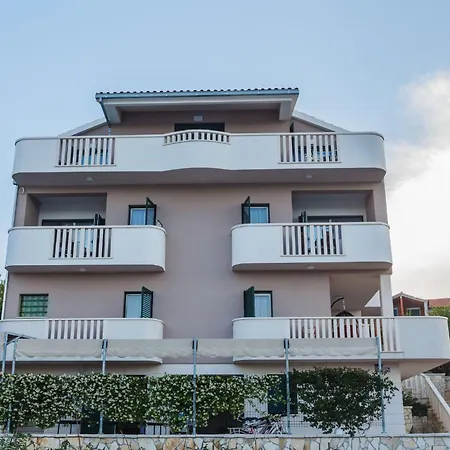 Strandnahes Mit Garten In By Interhome Hébergement de vacances