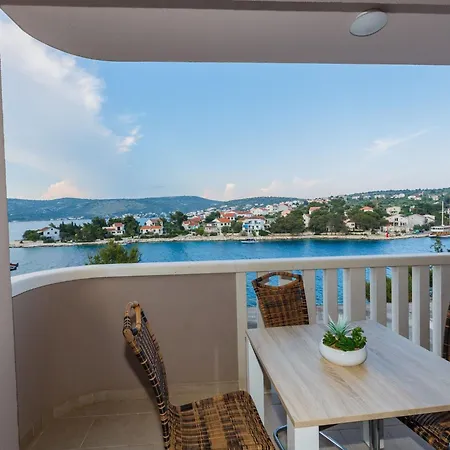 Strandnahes Mit Garten In By Interhome Σπίτι διακοπών