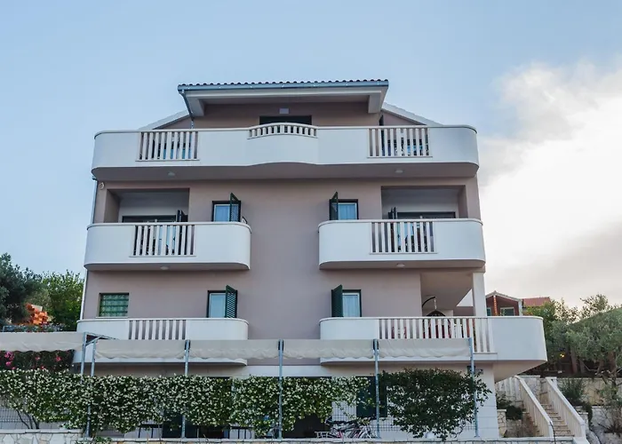 Strandnahes Mit Garten In By Interhome Hébergement de vacances