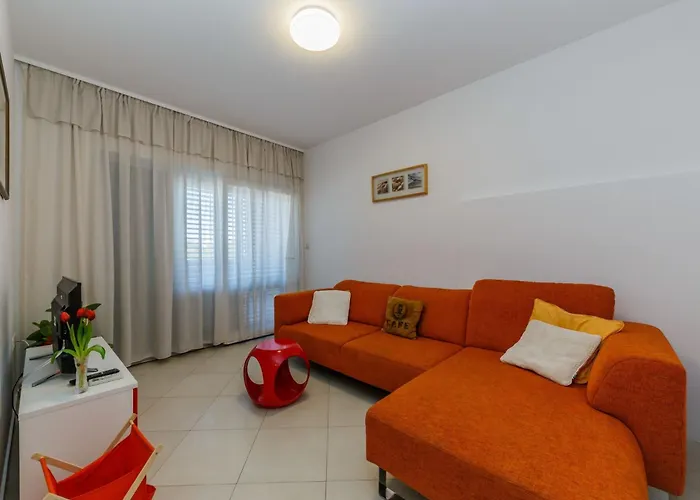 Strandnahes Mit Garten In By Interhome Vakantiehuis Ražanj