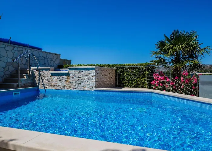 Strandnahes Mit Garten In By Interhome Hébergement de vacances *