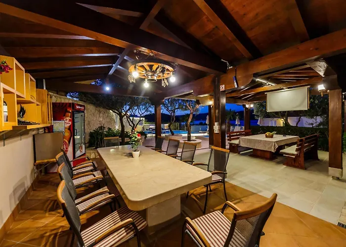 Strandnahes Mit Garten In By Interhome Hébergement de vacances *